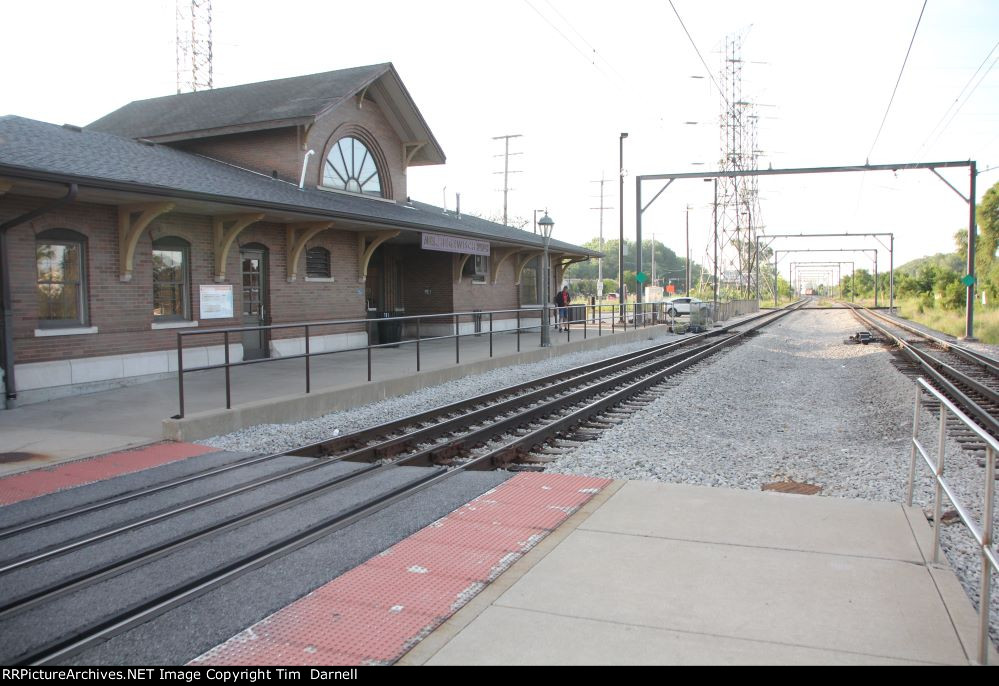 Trackside view of Hegewisch station.